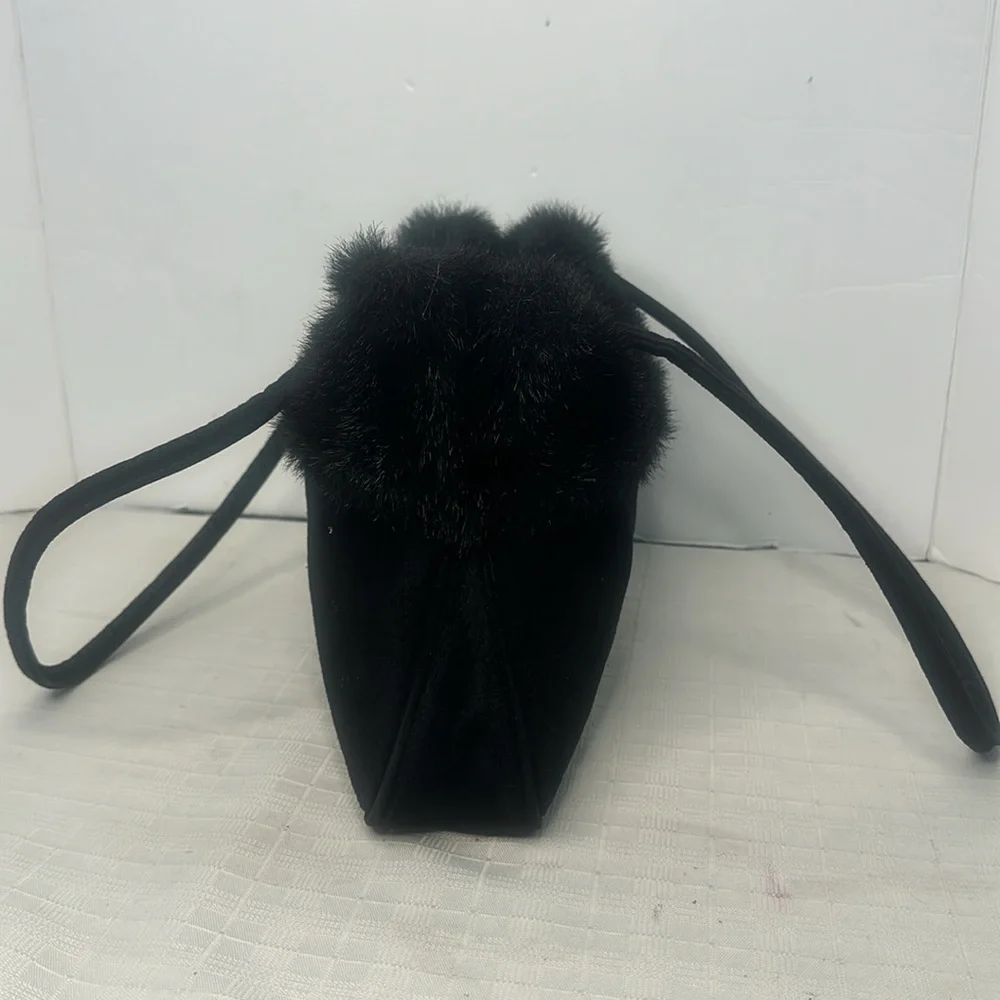 Leather and Faux Fur shoulder bag in all black